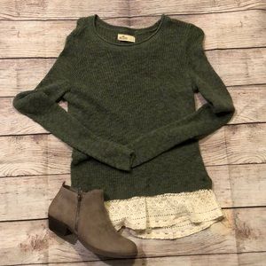 OLIVE GREEN SWEATER WITH LACE DETAILING